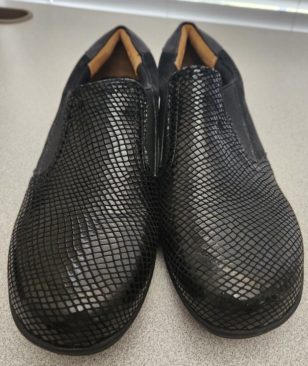Walking Cradles Cormick Black Slip On Loafer Snake Skin Print  Shoe 8.5 NWOTS